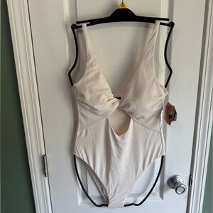 Shade and shore one piece size‎ M NWT white